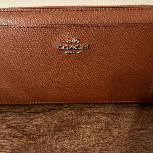Coach Saddle Brown Leather Accordian Zip Wallet - Picture 2 of 7